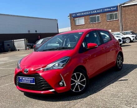 Toyota Yaris VVT-I ICON TECH 1