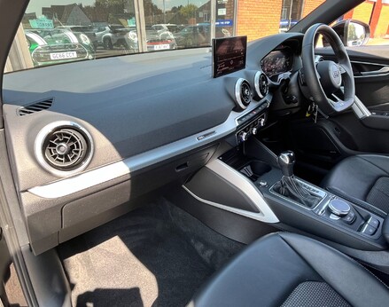 Audi Q2 TDI S LINE 17