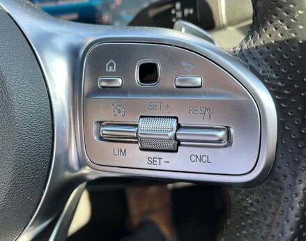 Mercedes-Benz C Class C 200 AMG LINE PREMIUM MHEV 52