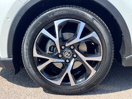 Toyota C-HR DESIGN 13
