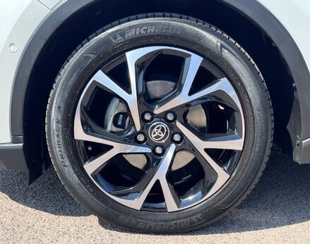 Toyota C-HR DESIGN 13