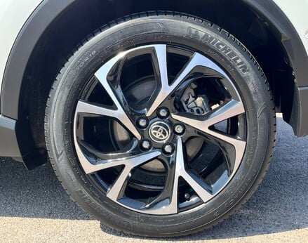Toyota C-HR DESIGN 14