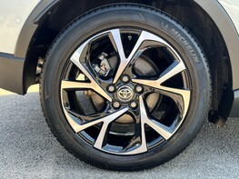 Toyota C-HR DESIGN 15