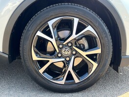 Toyota C-HR DESIGN 16