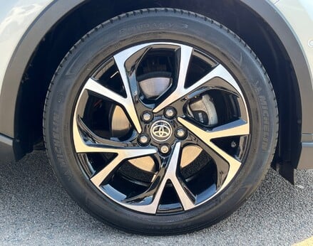 Toyota C-HR DESIGN 16