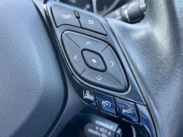 Toyota C-HR DESIGN 55