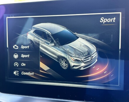 Mercedes-Benz GLA Class GLA 250 4MATIC AMG LINE PREMIUM PLUS 34