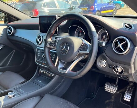 Mercedes-Benz GLA Class GLA 250 4MATIC AMG LINE PREMIUM PLUS 18