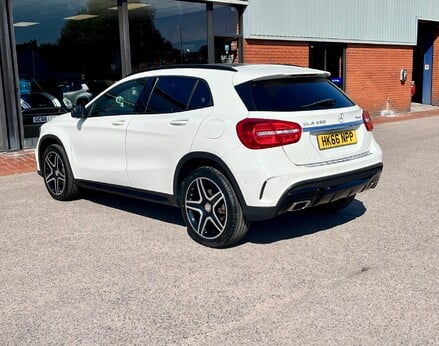 Mercedes-Benz GLA Class GLA 250 4MATIC AMG LINE PREMIUM PLUS 9