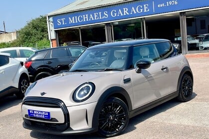 Mini Hatch COOPER EXCLUSIVE