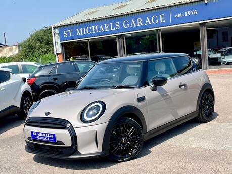 Mini Hatch COOPER EXCLUSIVE