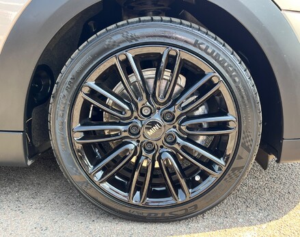 Mini Hatch COOPER EXCLUSIVE 16