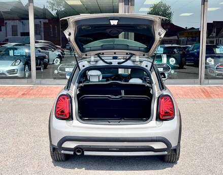 Mini Hatch COOPER EXCLUSIVE 64