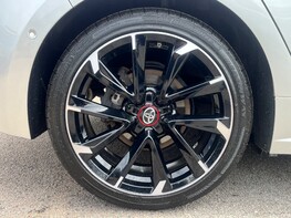 Toyota Corolla GR SPORT 15