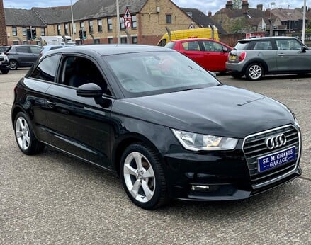 Audi A1 TFSI SPORT 4