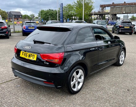 Audi A1 TFSI SPORT 8
