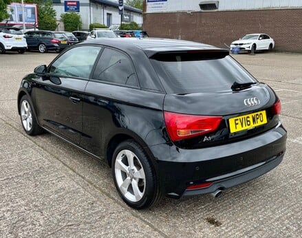 Audi A1 TFSI SPORT 9