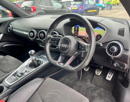 Audi TT TFSI BLACK EDITION 18