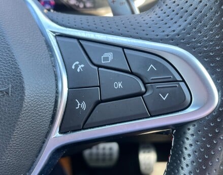Renault Captur RS LINE TCE EDC 52
