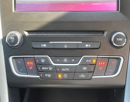 Ford Mondeo TITANIUM EDITION HEV 44