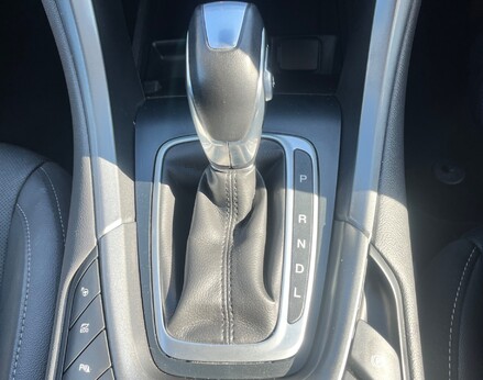 Ford Mondeo TITANIUM EDITION HEV 45