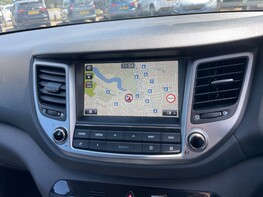 Hyundai TUCSON GDI SE NAV BLUE DRIVE 32