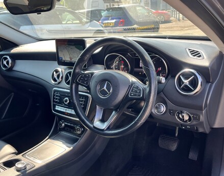 Mercedes-Benz GLA Class GLA 200 D SPORT EXECUTIVE 18