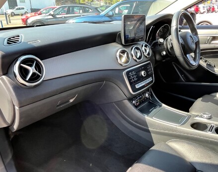 Mercedes-Benz GLA Class GLA 200 D SPORT EXECUTIVE 17