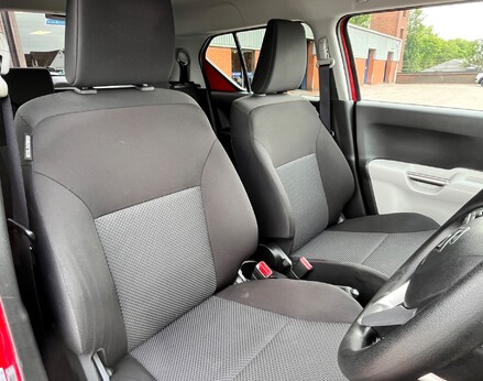 Suzuki Ignis SZ-T DUALJET 44