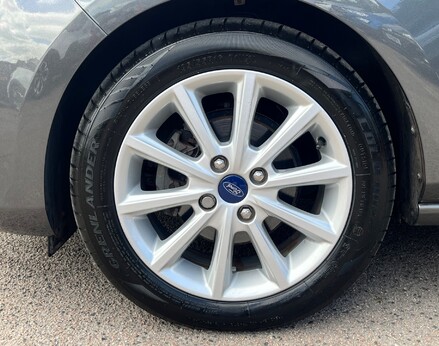 Ford Fiesta TITANIUM 13