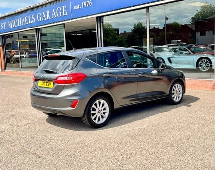 Ford Fiesta TITANIUM 8