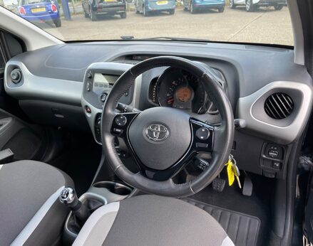 Toyota Aygo VVT-I X-PLAY 17