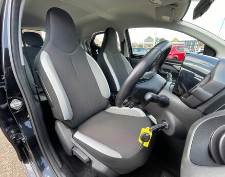Toyota Aygo VVT-I X-PLAY 42