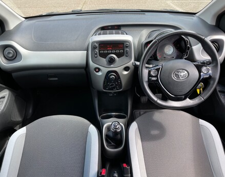 Toyota Aygo VVT-I X-PLAY 2
