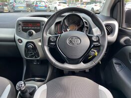 Toyota Aygo VVT-I X-PLAY 18