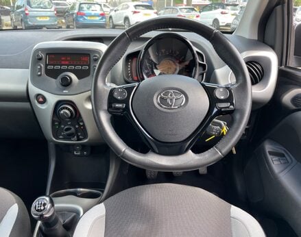 Toyota Aygo VVT-I X-PLAY 18