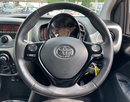 Toyota Aygo VVT-I X-PLAY 19