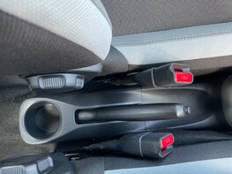 Toyota Aygo VVT-I X-PLAY 32