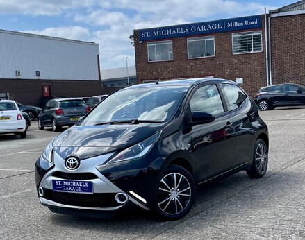 Toyota Aygo VVT-I X-PLAY 1