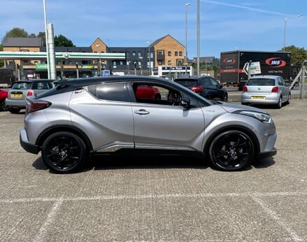 Toyota C-HR DYNAMIC 9