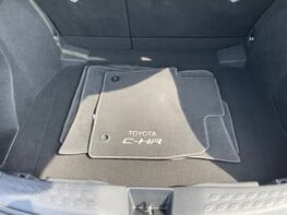 Toyota C-HR DYNAMIC 63