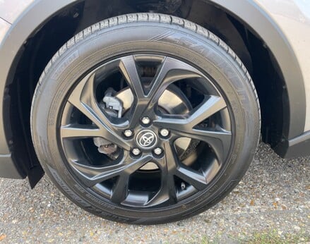 Toyota C-HR DYNAMIC 15