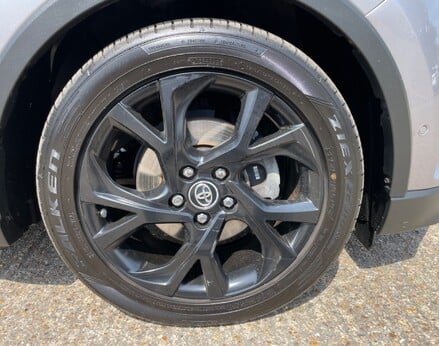 Toyota C-HR DYNAMIC 16
