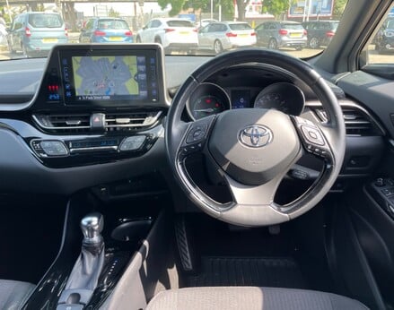 Toyota C-HR DYNAMIC 18