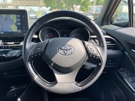 Toyota C-HR DYNAMIC 19