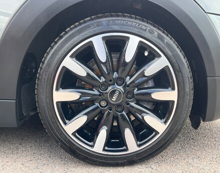Mini Hatch COOPER EXCLUSIVE 16