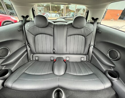 Mini Hatch COOPER EXCLUSIVE 56