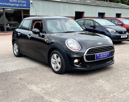 Mini Hatch COOPER 4