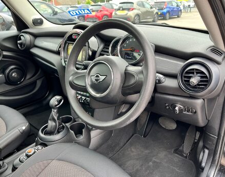 Mini Hatch COOPER 17