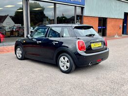 Mini Hatch COOPER 9
